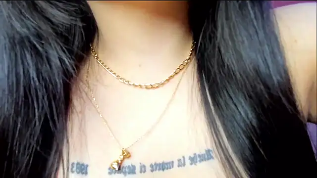 Snapshot of DanielaRuizz chatting on 29, 10, 2025 DanielaRuizz online show from 29, 10, 2025