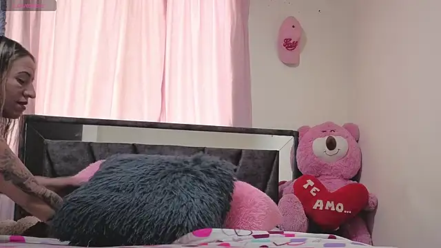 Hotsamantamature online show from 5, 11, 2025