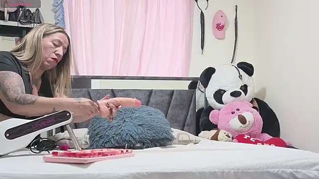 Hotsamantamature online show from 22, 10, 2025