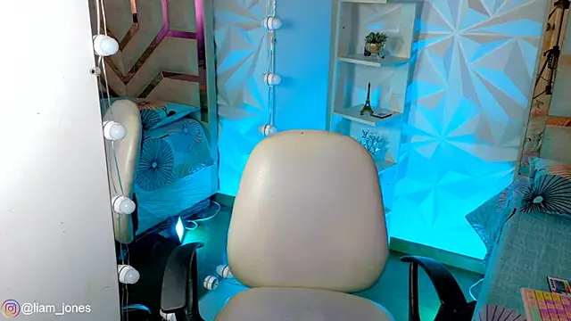 Snapshot of Jonesliam23 chatting on 7, 6, 2026 Jonesliam23 online show from 7, 6, 2026