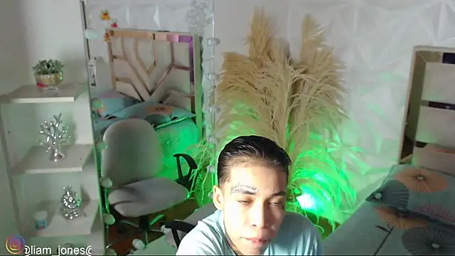 Jonesliam23 online show from 5, 1, 2026