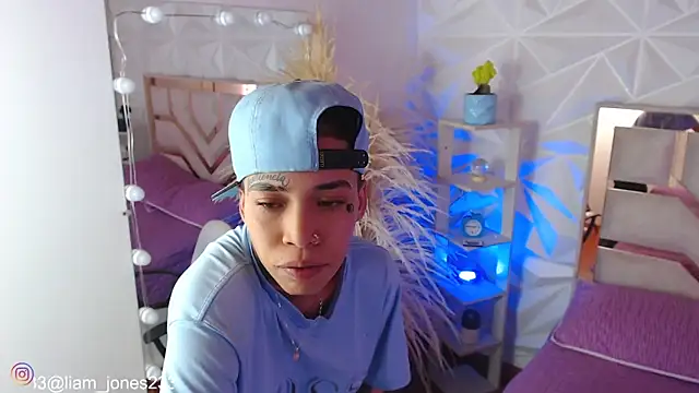 Jonesliam23 online show from 18, 9, 2025