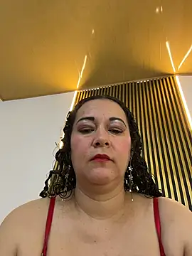 Snapshot of luisa_curli chatting on 25, 6, 2026 luisa curli online show from 25, 6, 2026