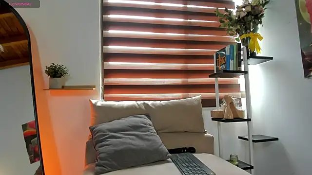 Snapshot of Saraycum chatting on 12, 10, 2025 Saraycum online show from 12, 10, 2025