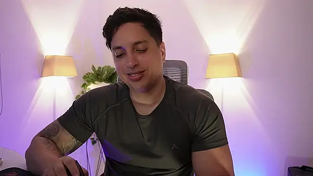 Snapshot of appolo_allen chatting on 30, 4, 2026 appolo allen online show from 30, 4, 2026