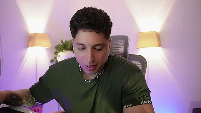 Snapshot of appolo_allen chatting on 7, 5, 2026 appolo allen online show from 7, 5, 2026