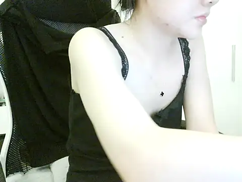 Snapshot of Yin-girl chatting on 5, 11, 2025 Yin-girl online show from 5, 11, 2025