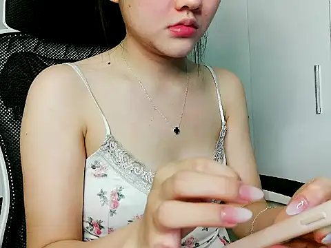 Snapshot of Yin-girl chatting on 30, 11, 2025 Yin-girl online show from 30, 11, 2025