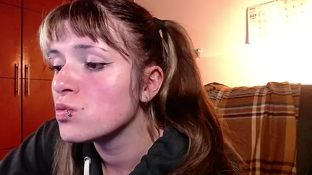 Snapshot of NEXT_DOOR_GIRL_ chatting on 15, 10, 2025 NEXT DOOR GIRL online show from 15, 10, 2025