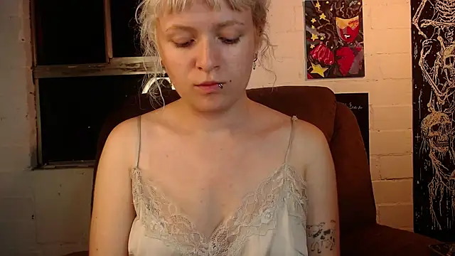 NEXT DOOR GIRL  online show from 14, 2, 2025