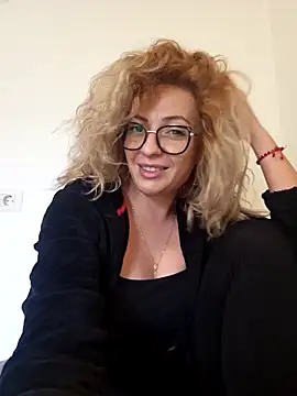 Selenna emma online show from 17, 9, 2025