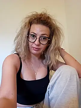 Selenna emma online show from 15, 9, 2025