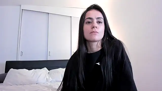 guccipussy1 online show from 6, 12, 2024