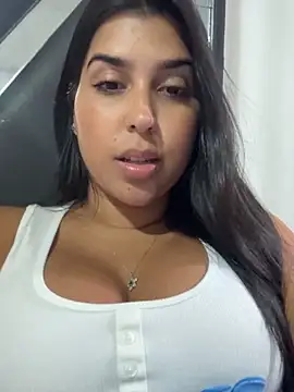 Snapshot of NiaSoler chatting on 10, 10, 2025 NiaSoler online show from 10, 10, 2025