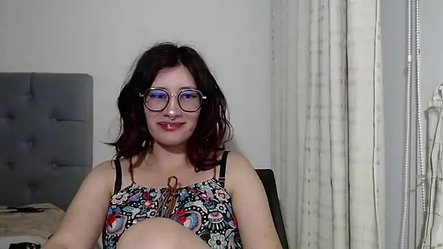 Snapshot of mariana124- chatting on 6, 1, 2025 mariana124- online show from 6, 1, 2025