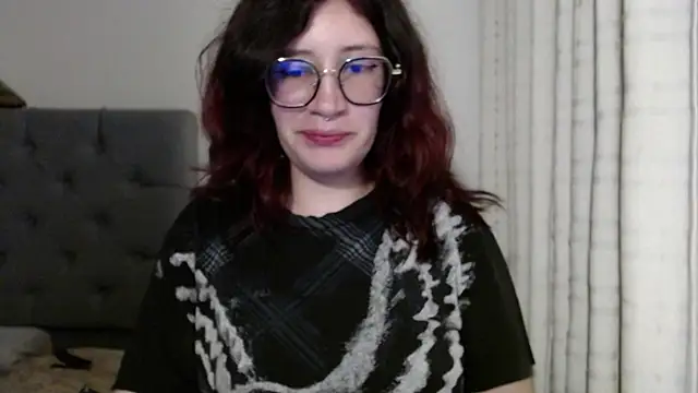 Snapshot of mariana124- chatting on 2, 1, 2025 mariana124- online show from 2, 1, 2025