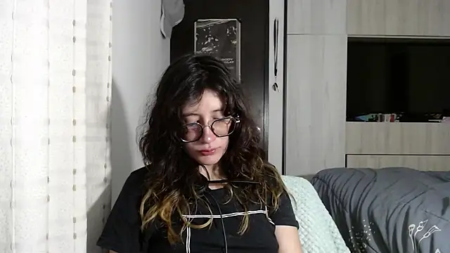 Snapshot of mariana124- chatting on 18, 9, 2025 mariana124- online show from 18, 9, 2025