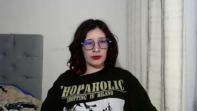 Snapshot of mariana124- chatting on 7, 1, 2025 mariana124- online show from 7, 1, 2025