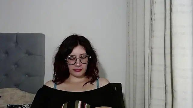 Snapshot of mariana124- chatting on 4, 1, 2025 mariana124- online show from 4, 1, 2025