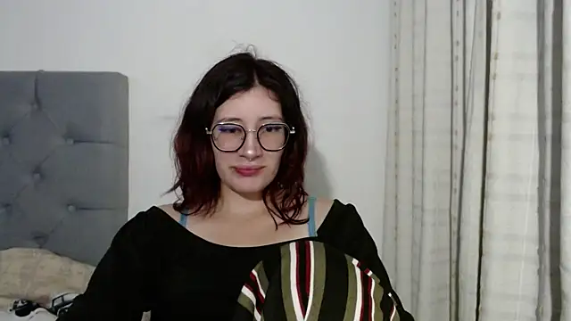 Snapshot of mariana124- chatting on 4, 1, 2025 mariana124- online show from 4, 1, 2025