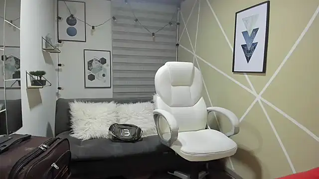 Enma  clark online show from 25, 11, 2025