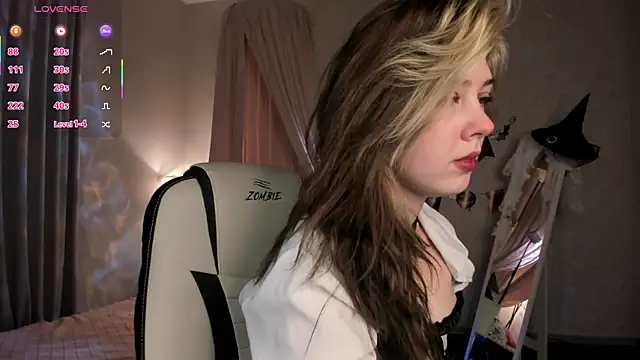 Snapshot of Vanessa_Walters chatting on 1, 11, 2025 Vanessa Walters online show from 1, 11, 2025