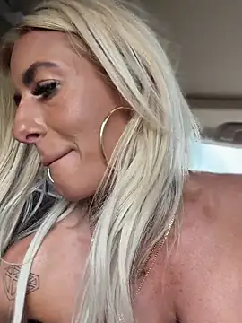 blondiluvsanal online show from 15, 4, 2026