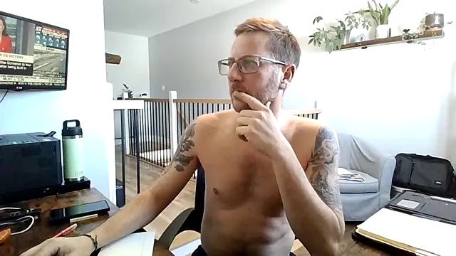 Bigdicktrav902 online show from 10, 2, 2025