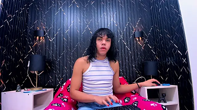 AndreaGil  online show from 10, 10, 2025