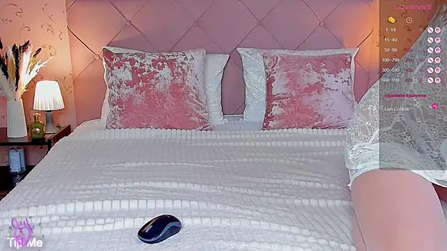 Snapshot of juliana_browns chatting on 14, 11, 2025 juliana browns online show from 14, 11, 2025