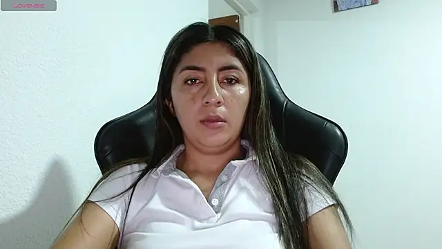Snapshot of danna_peterson1 chatting on 7, 5, 2026 danna peterson1 online show from 7, 5, 2026
