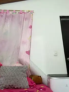 mia cooper 24 online show from 19, 2, 2025