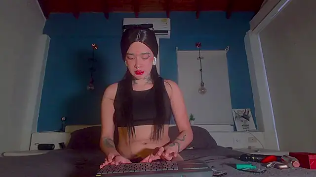 Snapshot of ariana-white- chatting on 4, 10, 2025 ariana-white- online show from 4, 10, 2025