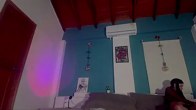 Snapshot of ariana-white- chatting on 22, 10, 2025 ariana-white- online show from 22, 10, 2025