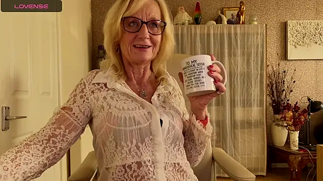 TopazCamgirl online show from 17, 11, 2025