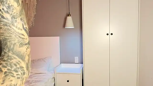 Kira mmr online show from 4, 4, 2026