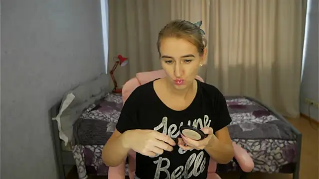 Snapshot of Sophiloren chatting on 3, 11, 2025 Sophiloren online show from 3, 11, 2025