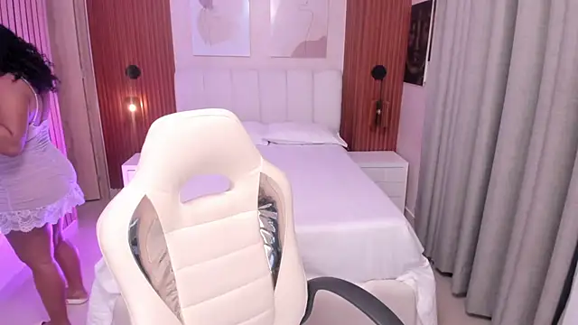 Leah Sweetie online show from 5, 11, 2025