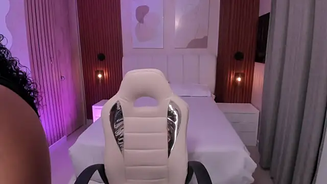 Leah Sweetie online show from 7, 10, 2025