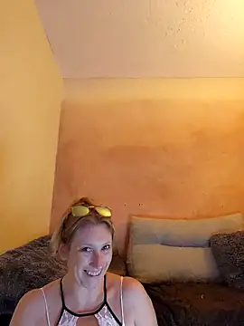 Snapshot of lilyhornyhousewife chatting on 21, 9, 2025 lilyhornyhousewife online show from 21, 9, 2025