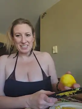 Snapshot of lilyhornyhousewife chatting on 19, 6, 2026 lilyhornyhousewife online show from 19, 6, 2026