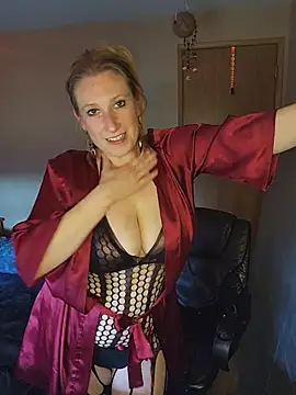 Snapshot of lilyhornyhousewife chatting on 7, 6, 2026 lilyhornyhousewife online show from 7, 6, 2026
