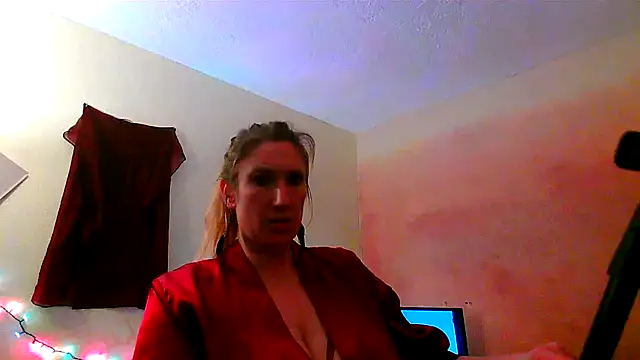 Snapshot of lilyhornyhousewife chatting on 5, 1, 2025 lilyhornyhousewife online show from 5, 1, 2025