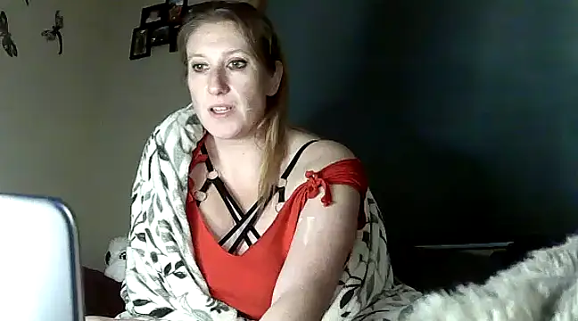 Snapshot of lilyhornyhousewife chatting on 23, 12, 2024 lilyhornyhousewife online show from 23, 12, 2024