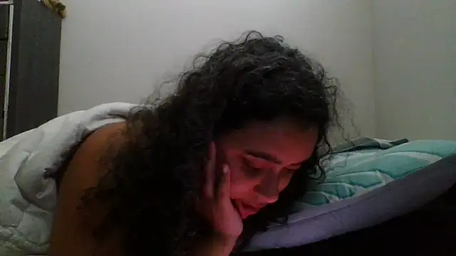 Snapshot of cinnaminnie chatting on 15, 11, 2025 cinnaminnie online show from 15, 11, 2025