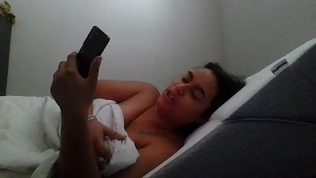 Snapshot of cinnaminnie chatting on 14, 11, 2025 cinnaminnie online show from 14, 11, 2025