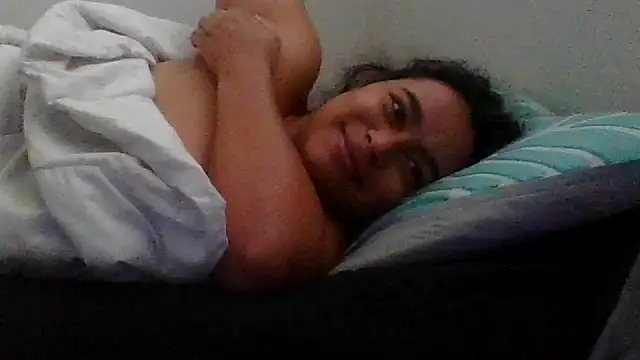 Snapshot of cinnaminnie chatting on 18, 11, 2025 cinnaminnie online show from 18, 11, 2025