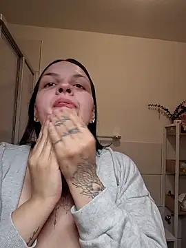 Jujuicy 97 online show from 7, 4, 2026