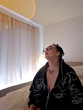 Jujuicy 97 online show from 29, 3, 2026