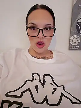 Jujuicy 97 online show from 12, 4, 2026